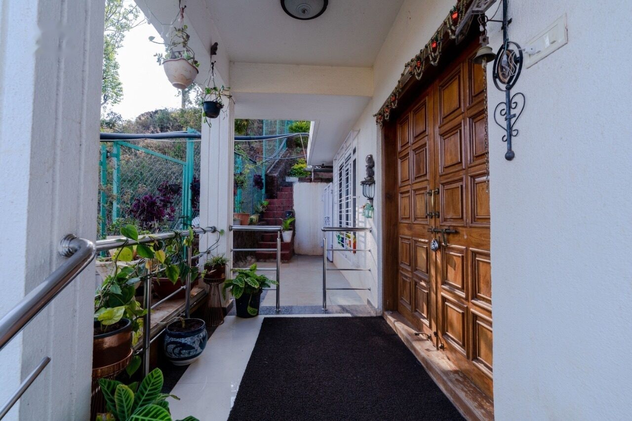 Villa entrance with wooden doors