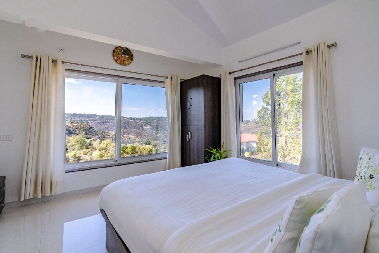 Valley View Room with floor-to-ceiling windows
