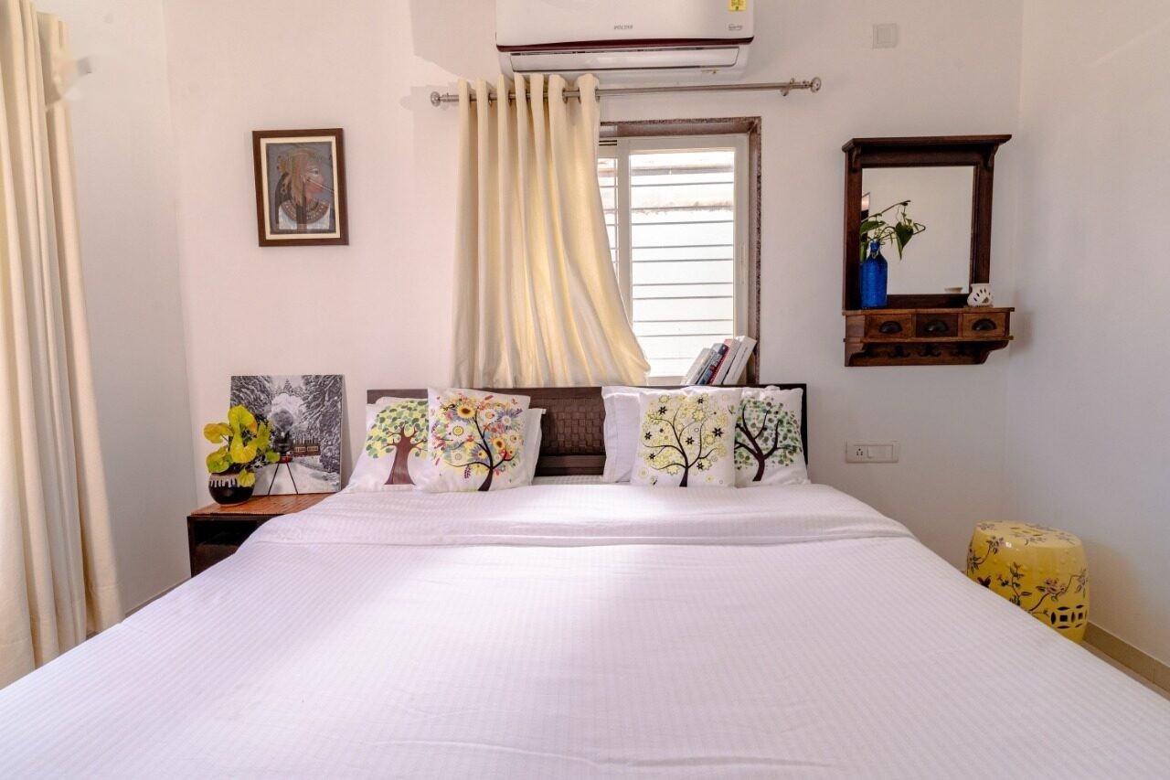 Bedroom with garden view